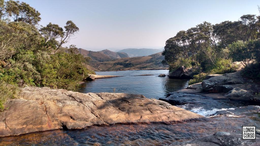 Parte superior da Cachoeira do Juju e seu poço com borda infinita