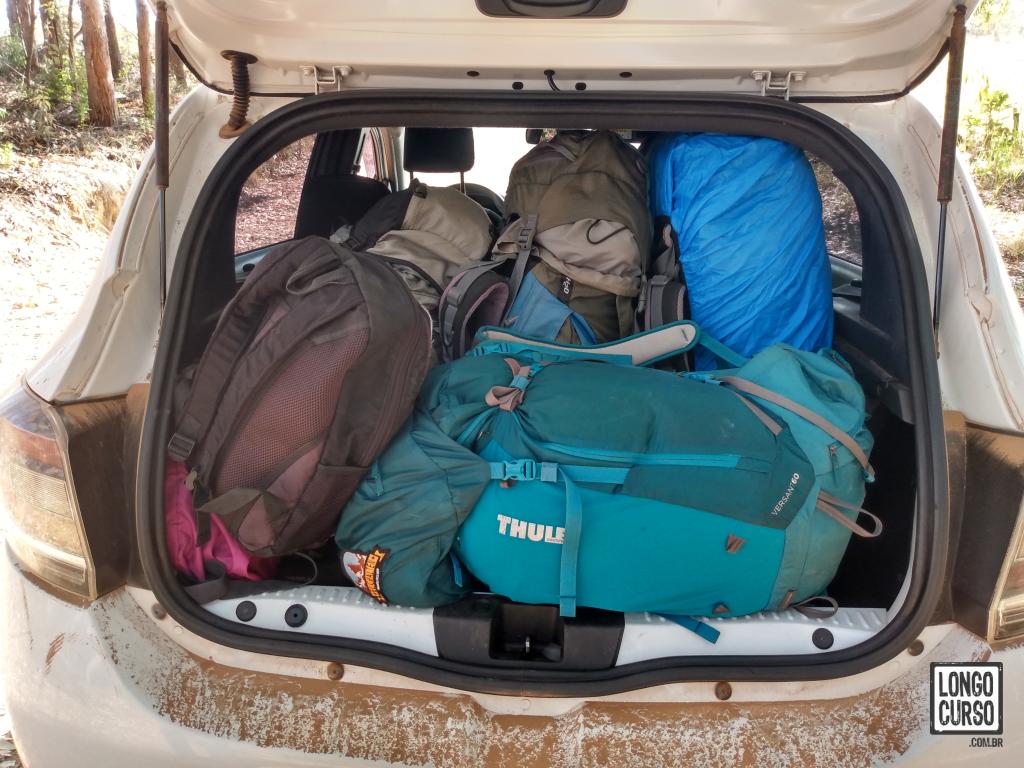 Com um pouco de habilidade todas as cargueiras viajaram na mala do Sandero