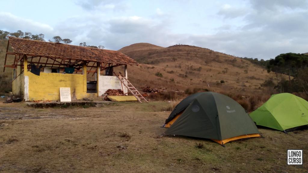 Nosso acampamento no Rancho Salvador, com a antiga Casa Amarela sendo reformada pelo IEF