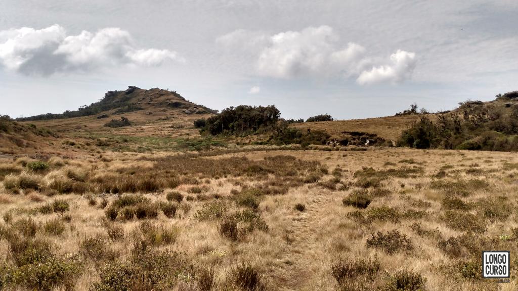 Caminhando rumo ao Castelinho no terceiro dia de travessia