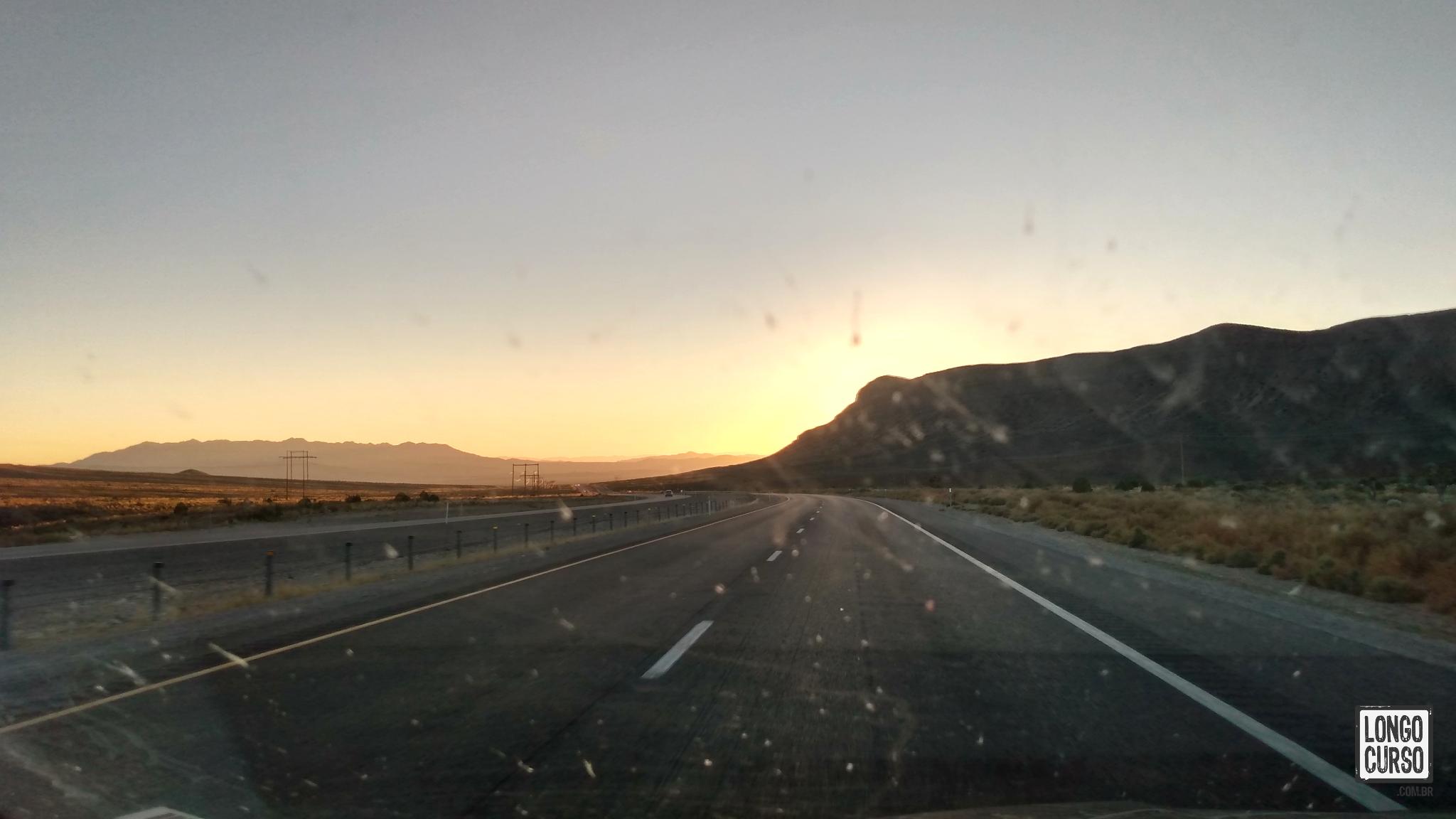 Pôr do sol na estrada, a caminho de Pahrump