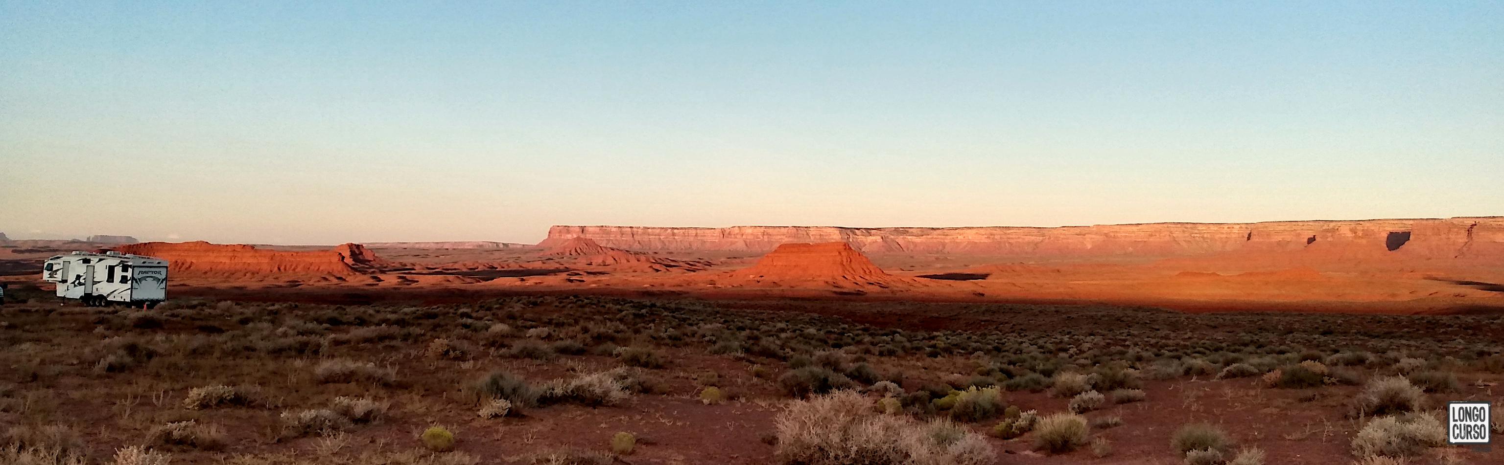 Amanhecer no Valley of the Gods. O vale foi outro atrativo na viagem do Grand Canyon para o Capitol Reef.