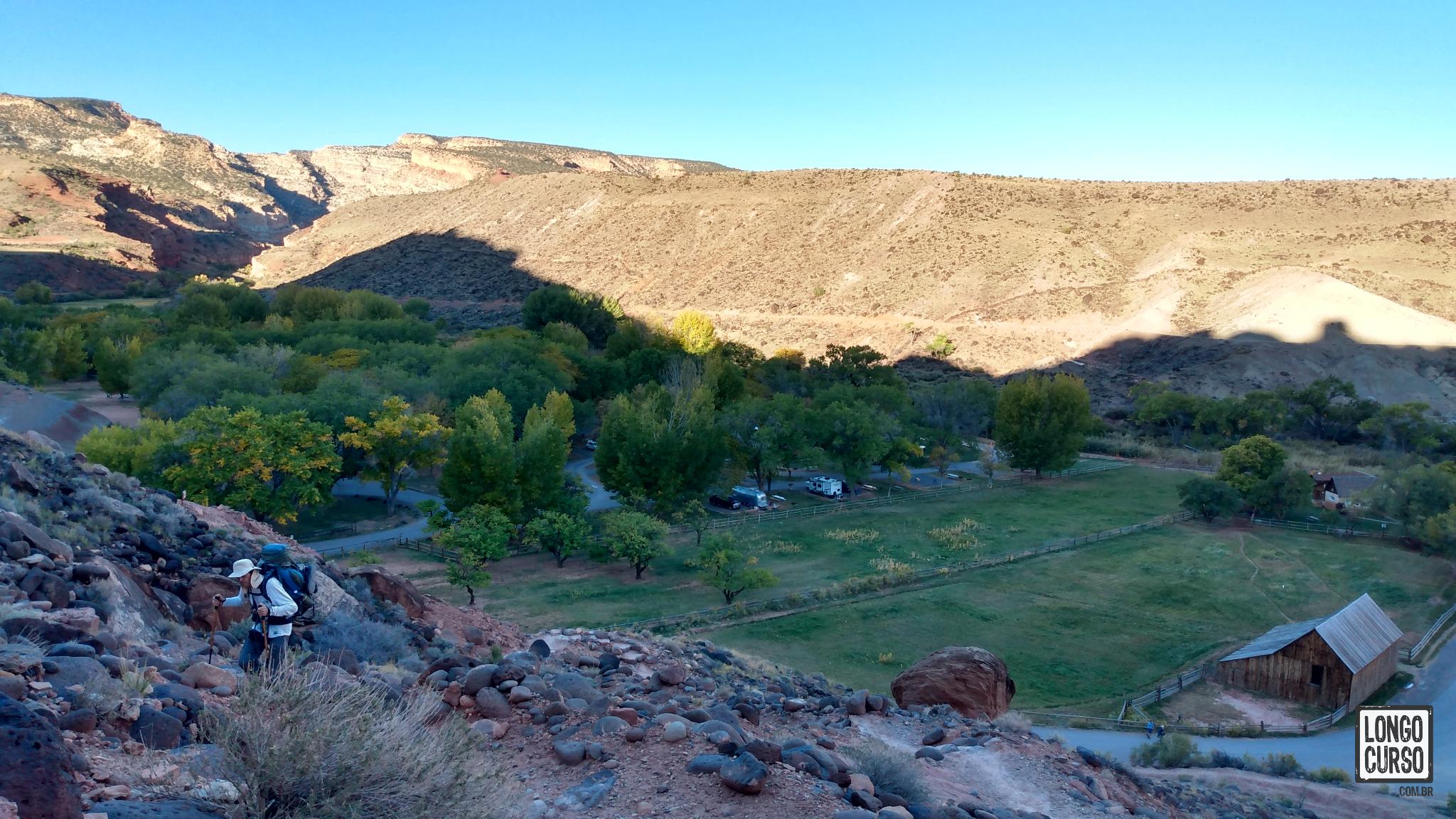 Deixando o Fruita Campground para trás a medida que iniciamos a Cohab Canyon Trail no nosso primeiro dia de circuito