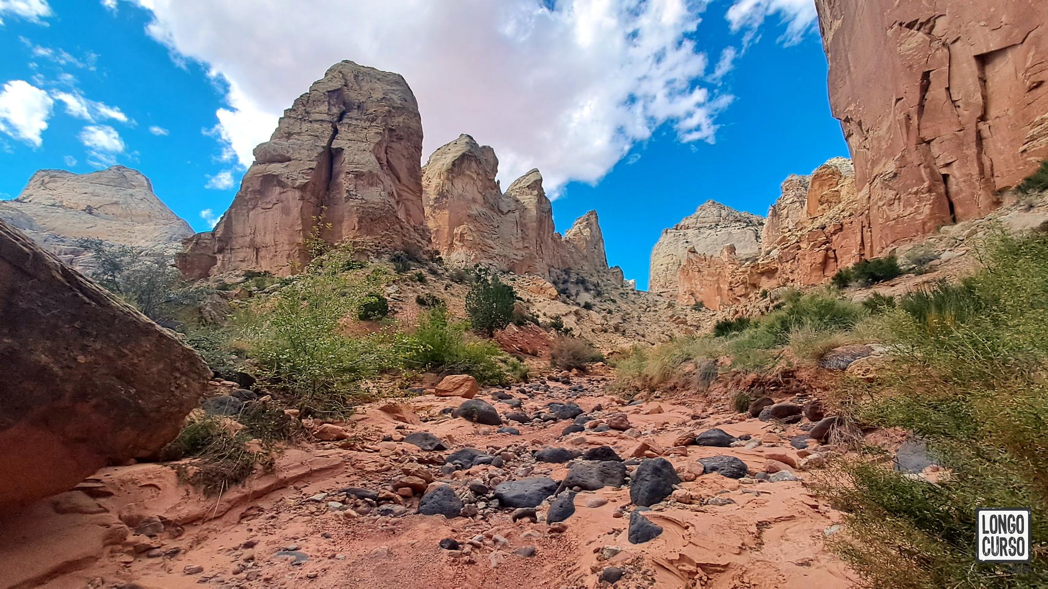Visual dentro do Lower Spring Canyon no nosso segundo dia de circuito no Capitol Reef