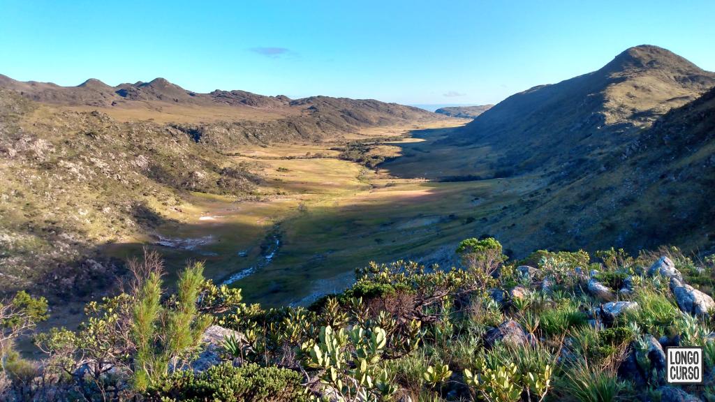 O Vale da Lagoa Dourada visto a partir do mirante na saída do vale