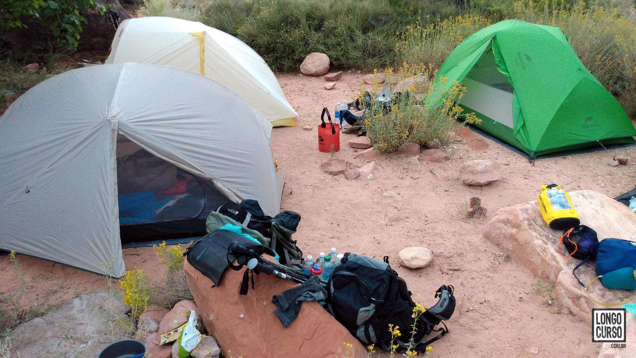 Acampamento próximo à Hance Spring