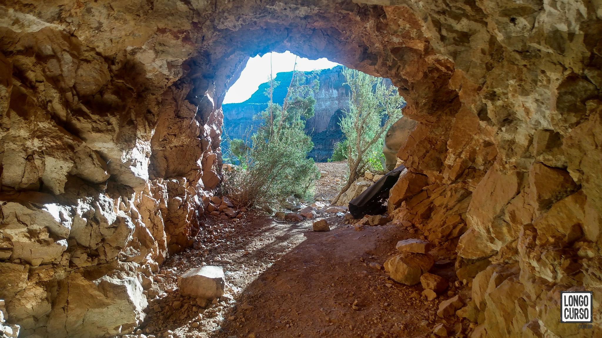 Visão a partir do interior da Last Chance Mine, na subida do Hance Canyon