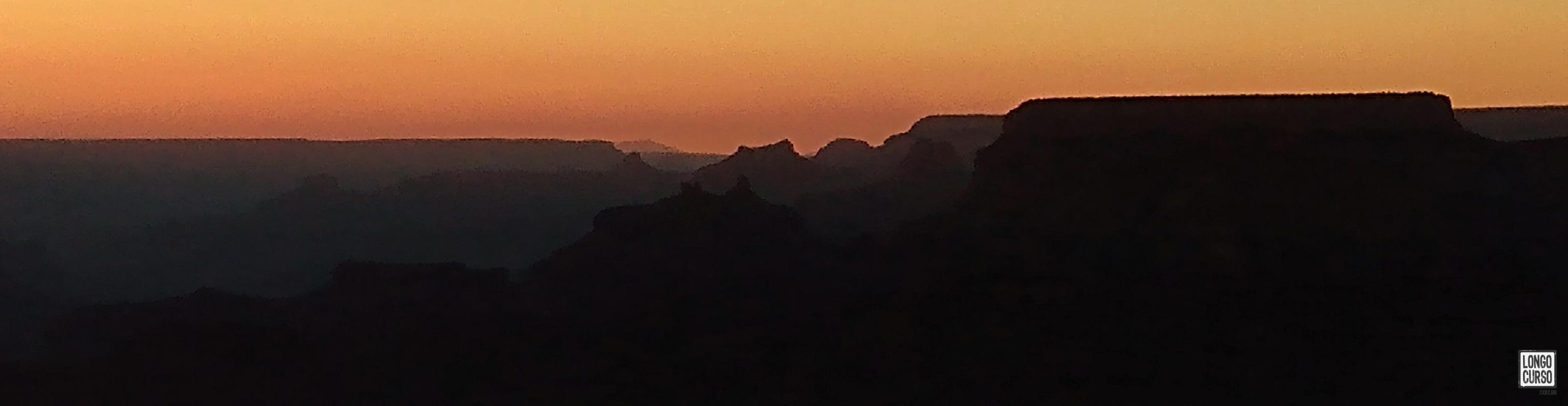 Acompanhando o pôr do sol no Desert View Point