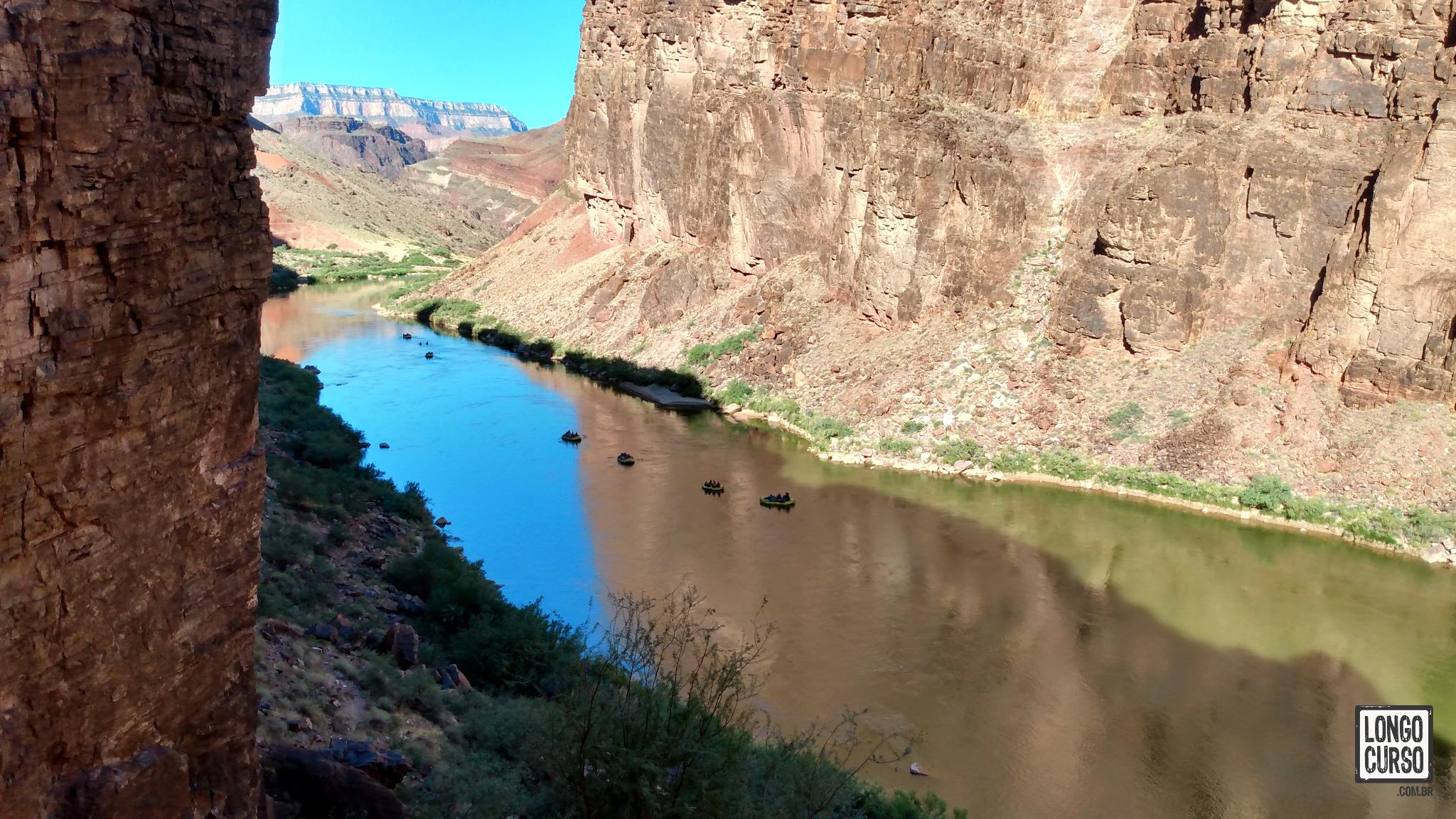 Excursão de rafting desliza pelo Colorado enquanto descemos a Papago Slide