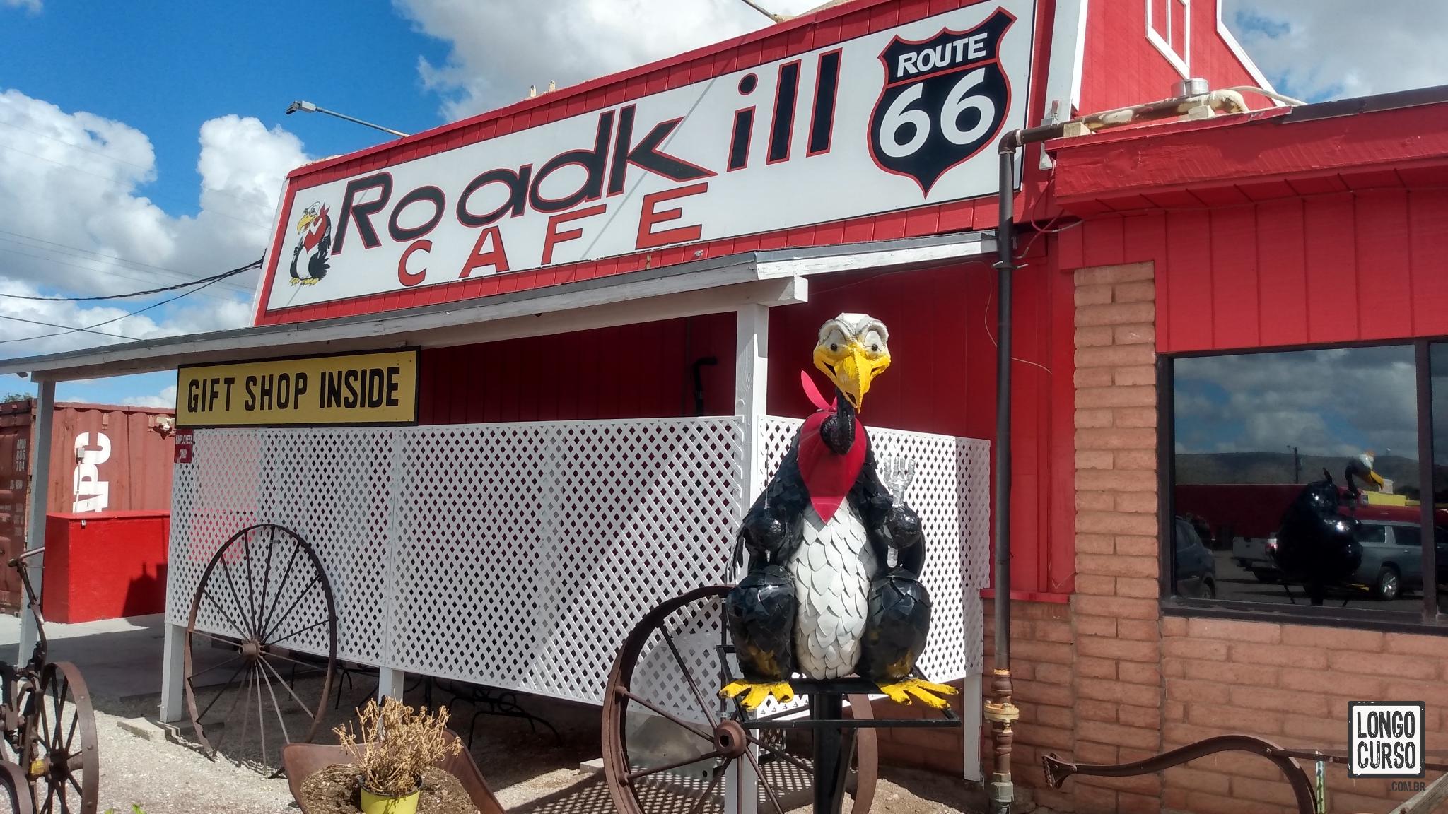 Entrada do irreverente restaurante Roadkill em Seligman