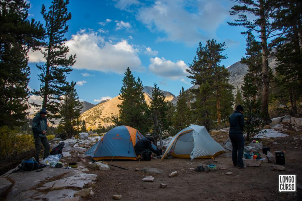 Acampando no Arrowhead Lake, segundo dia do Rae Lakes Loop