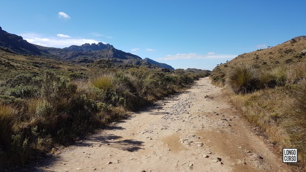 Iniciando a caminhada na estrada após o Posto Marcão