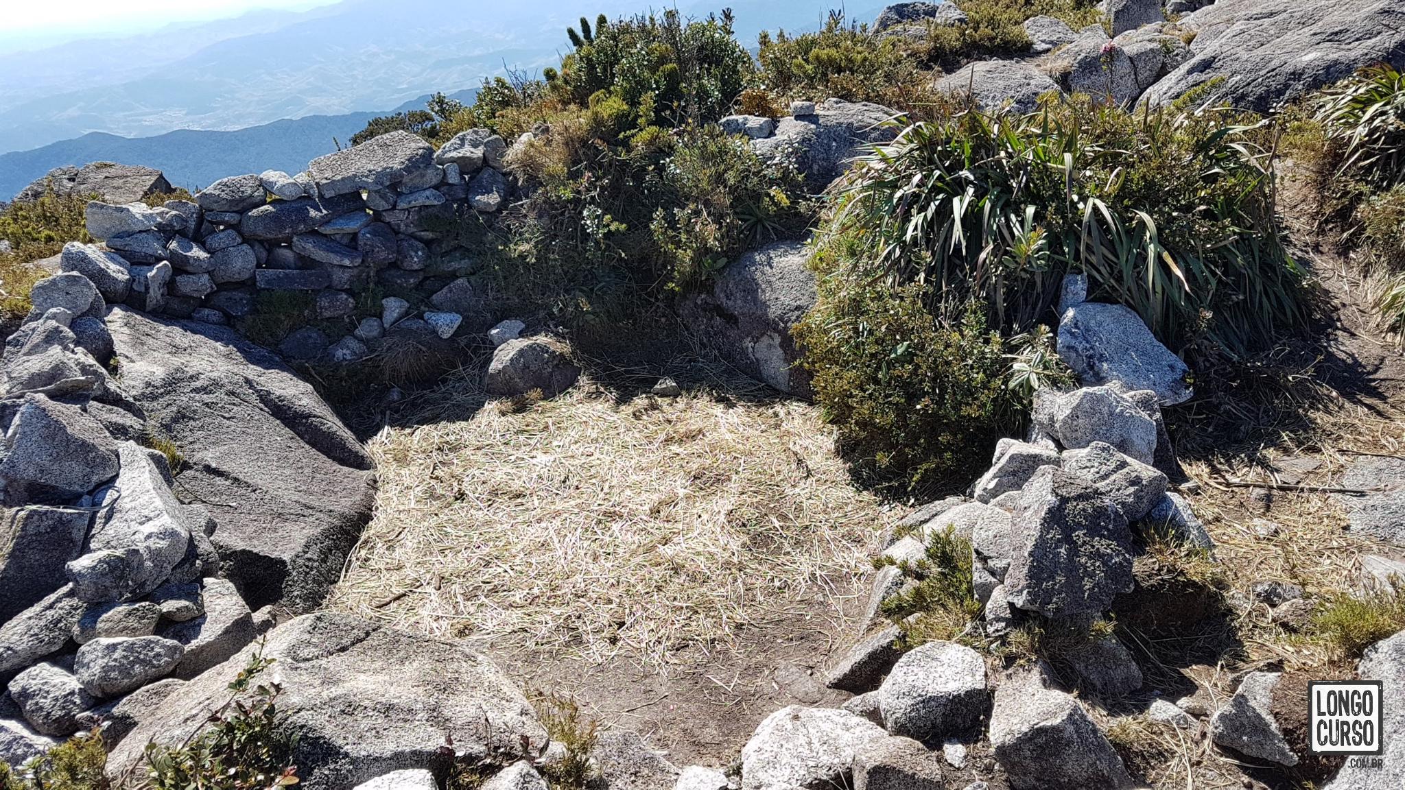 Área de acampamento "vip" no cume da Pedra da Mina