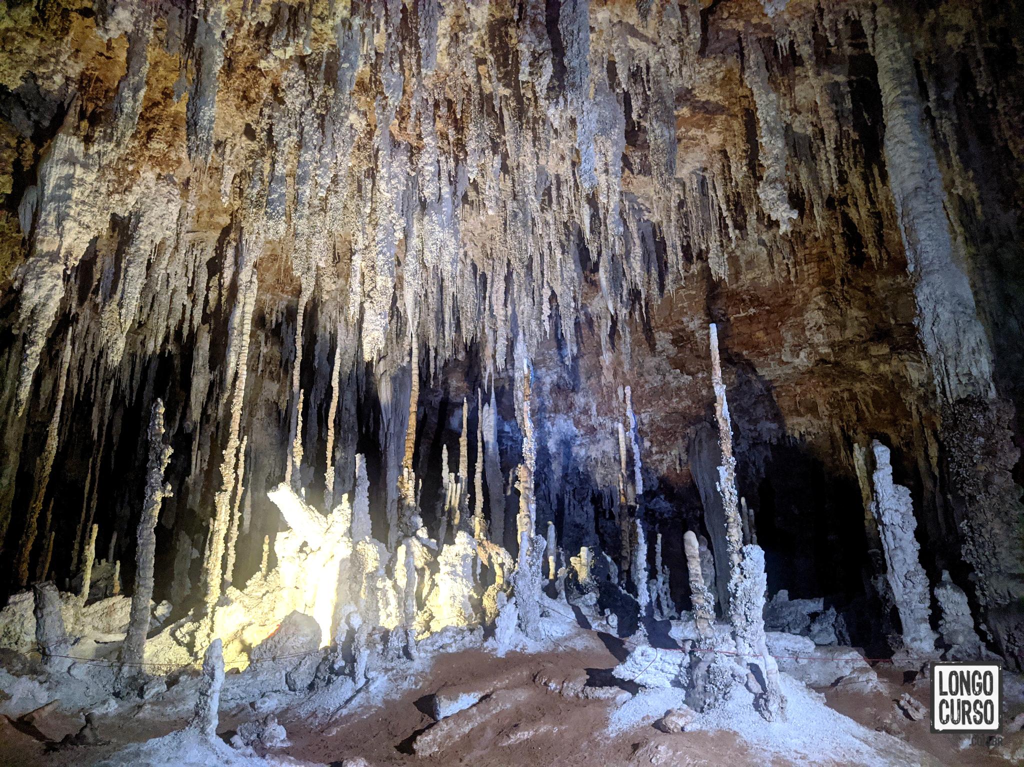 Salão super ornamentado na Caverna São Bernardo