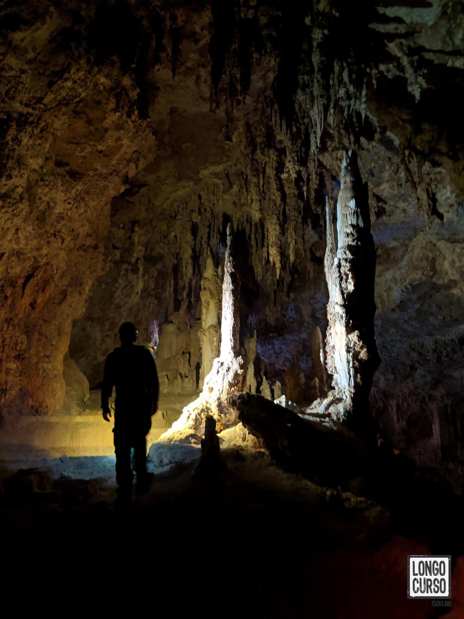 Avançando através da Caverna Terra Ronca I