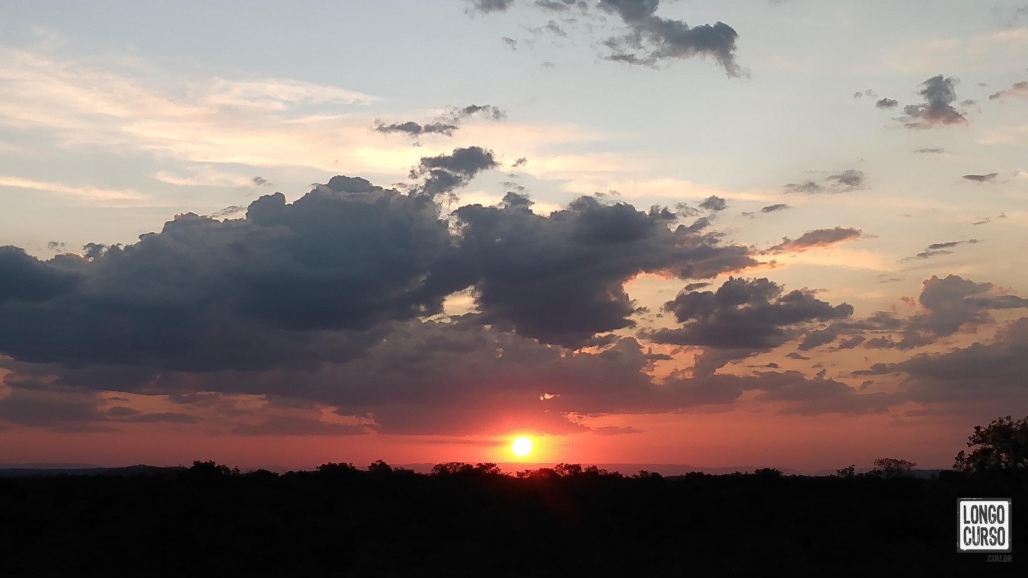 Pôr do sol na torre de observação próxima ao povoado de São João Evangelista